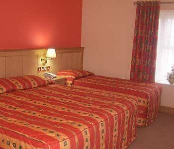 Mahon'S Hotel Irvinestown ภายนอก รูปภาพ